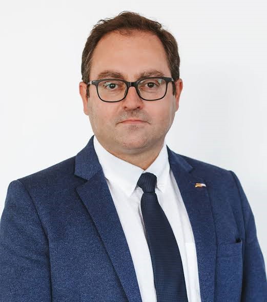 Dr. Félix