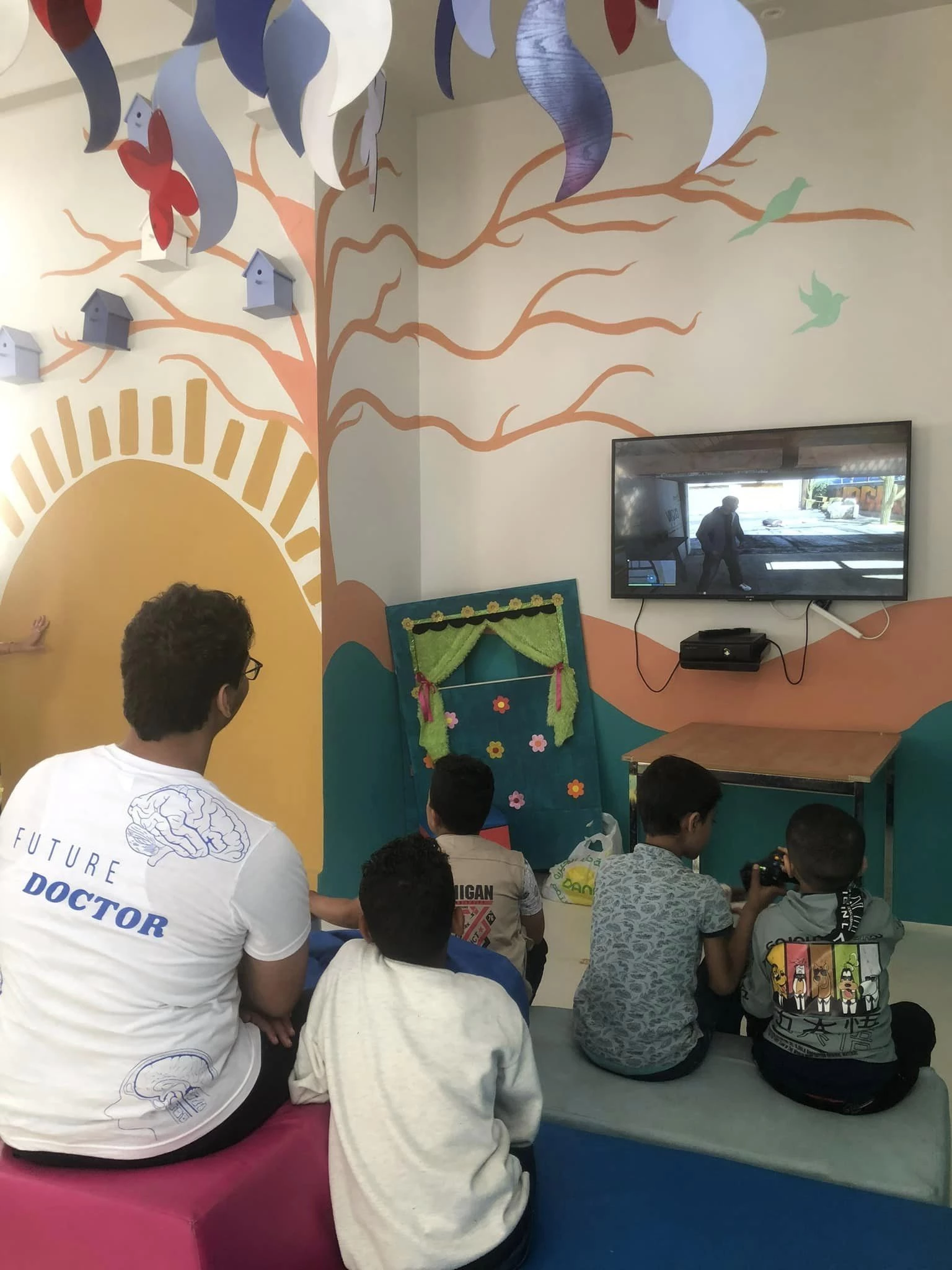 AlaMedicine club students visit the Hospital of Childrens Cancer  in Burj Al Arab.7