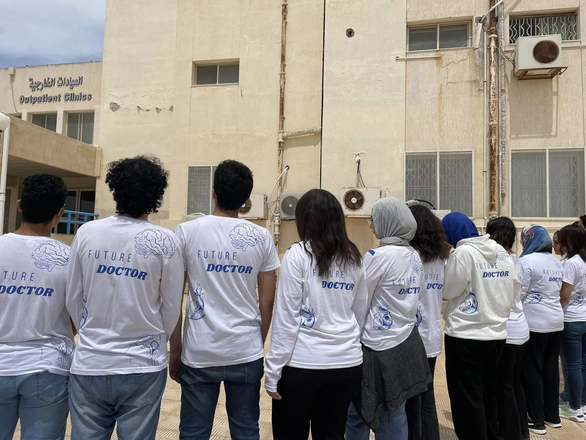 AlaMedicine club students visit the Hospital of Childrens Cancer  in Burj Al Arab.6