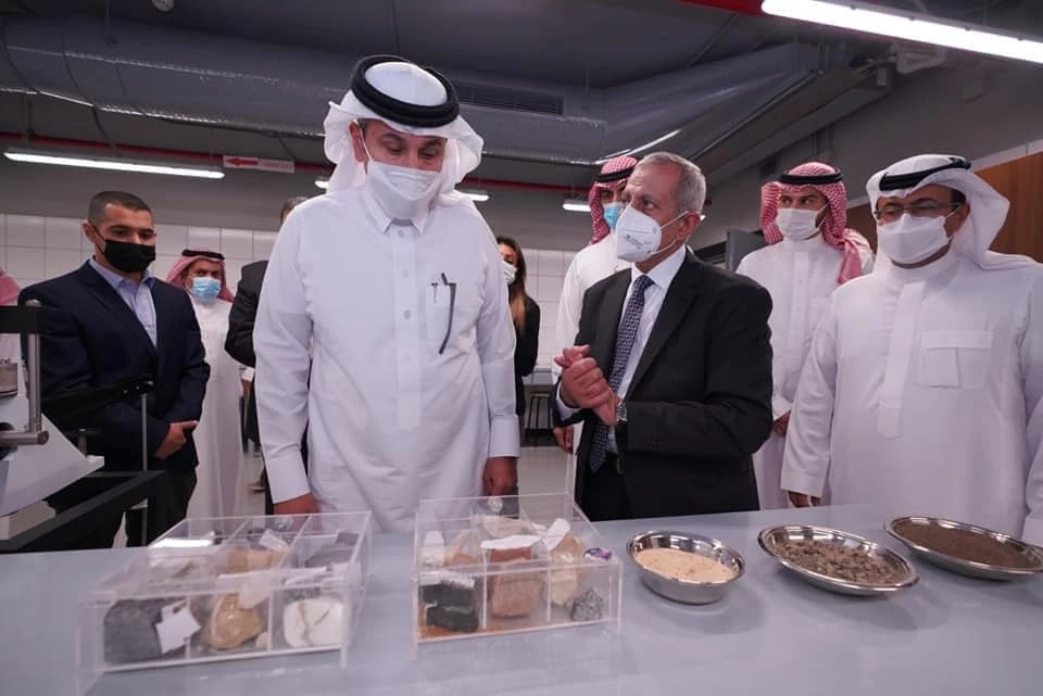 The Saudi Minister of Transportation visits the branch of the Arab Academy in the Smart Village.3