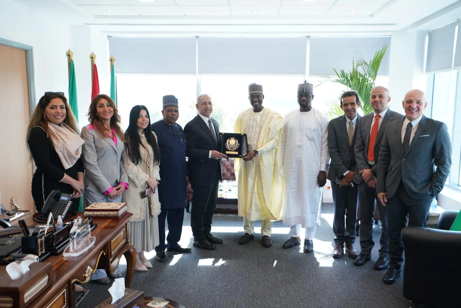 Professor/Dr. Ismail AbdelGhaffar Ismail Farag, the President of the Academy, met with Mr. Naura Aya Remi, the Ambassador of Nigeria to Cairo, and the accompanying delegation at his office in the Smart Village branch. The purpose of the meeting was to discuss opportunities for joint cooperation in research and academic fields.10