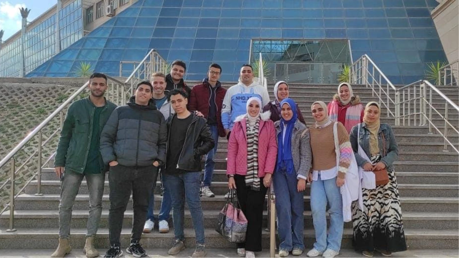 قام قسم تكنولوجيا الاستزراع المائي بتنظيم رحلة علمية لطلاب القسم الي مدينة الابحاث العلمية و التطبيقات التكنولوجية بمدينة برج العرب