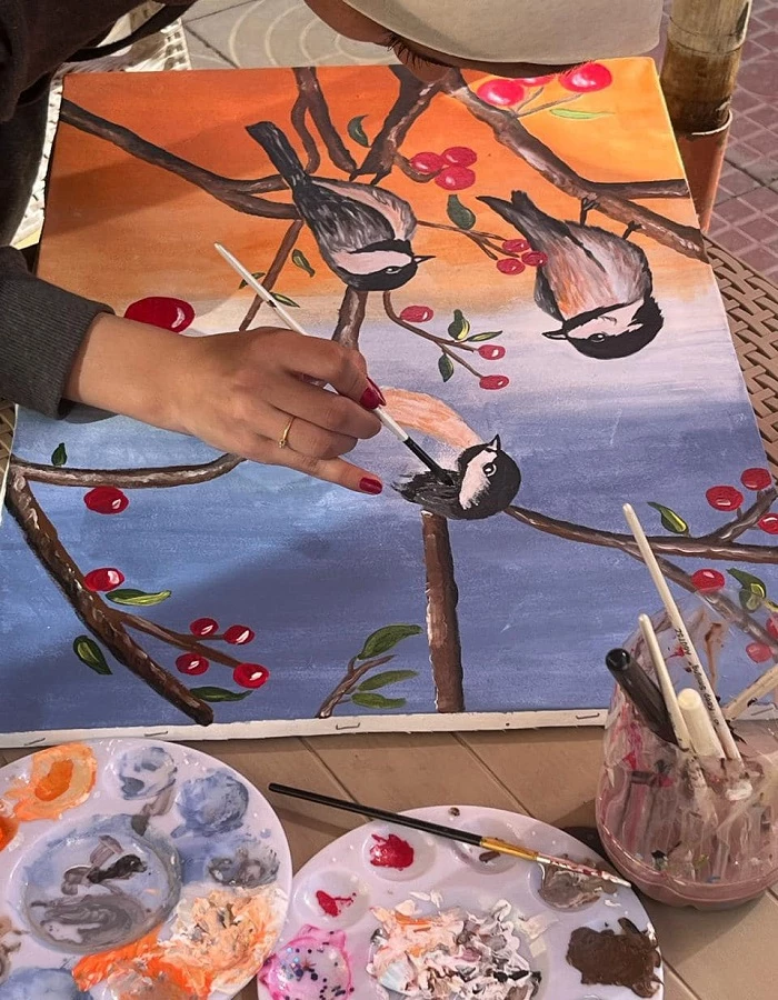 The Department of Cultural and Social Activities in Miami organized an acrylic and charcoal painting workshop during March 20242