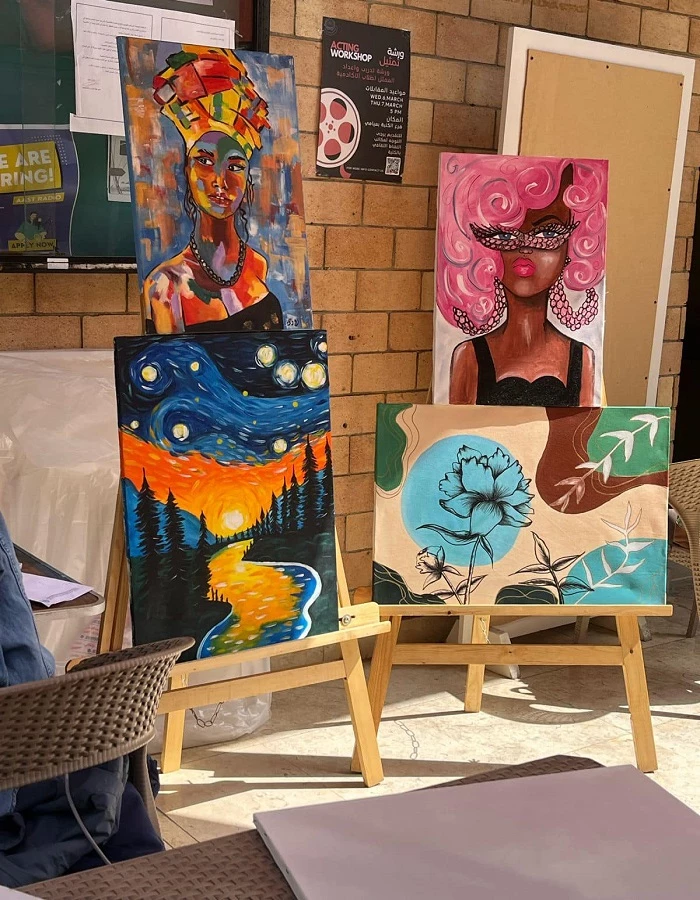 The Department of Cultural and Social Activities in Miami organized an acrylic and charcoal painting workshop during March 20243
