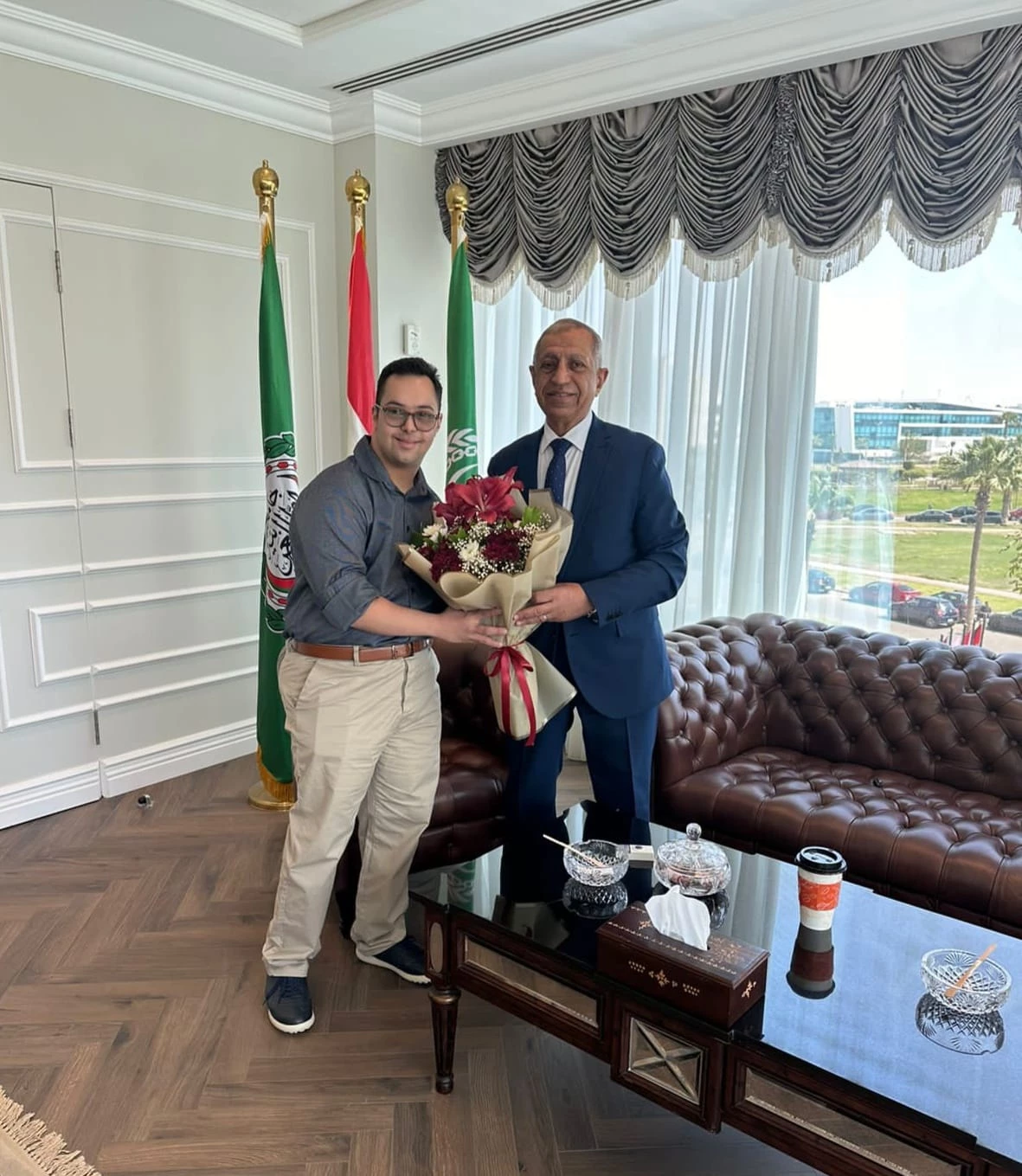 The president of the academy receives the student of the challenge, Youssef Sharif, the Egyptian champion of Table Tennis