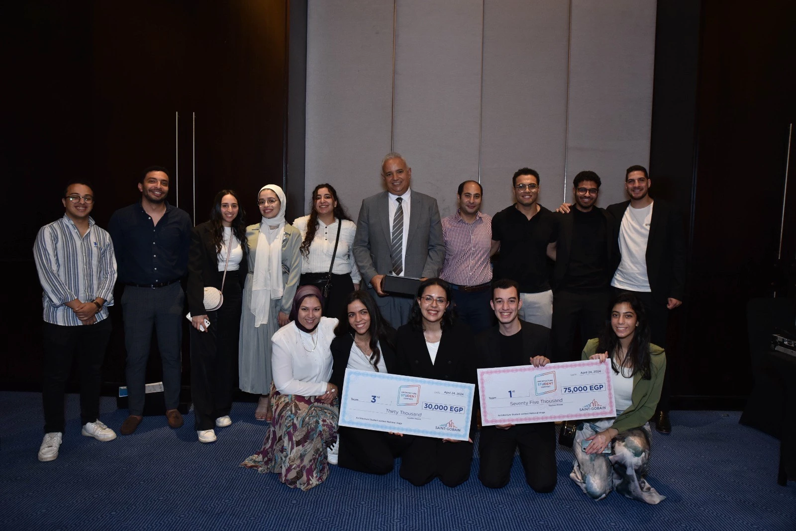 Prof. Dr. Ismail Abdel Ghafar Meets The Winning Students of Saint Gobain Architecture Student Contest11