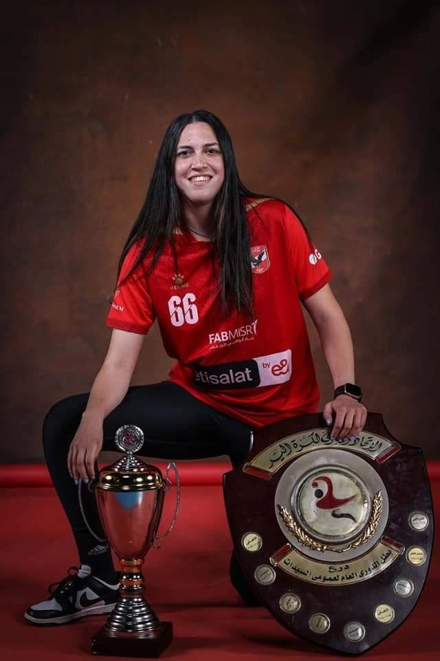After a career full of titles with the Princesses of the hand, our star dunia Saqr, the daughter of the academy and the player of the Al-Ahly Club, announces her retirement after 20 years inside the walls of the Red Castle!