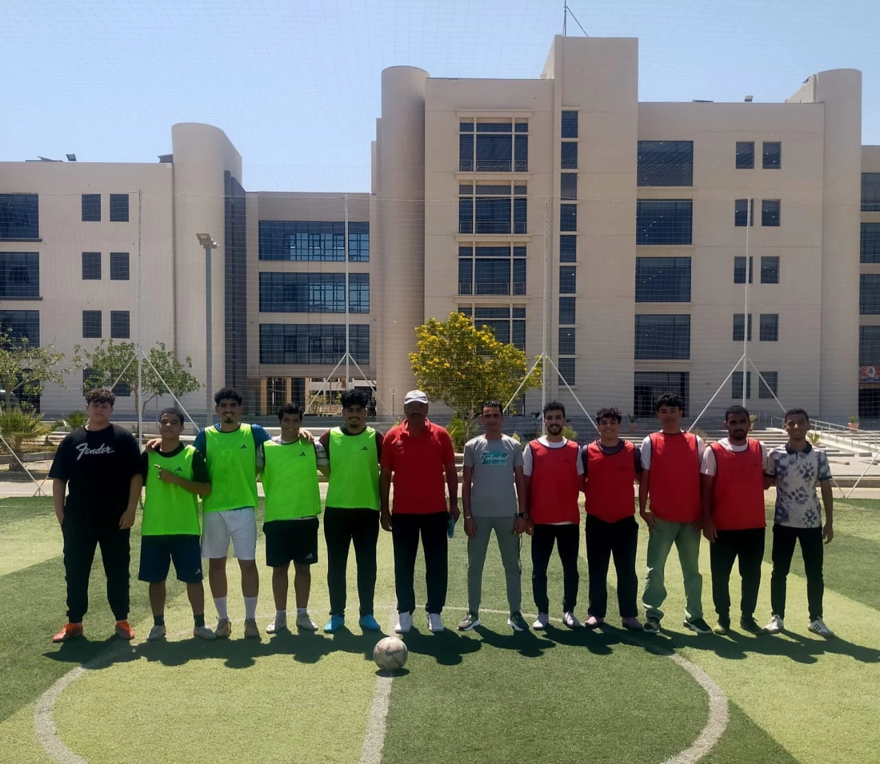 استمرار منافسات دوري العلمين لخماسيات كرة القدم بكلية الطب البشري
