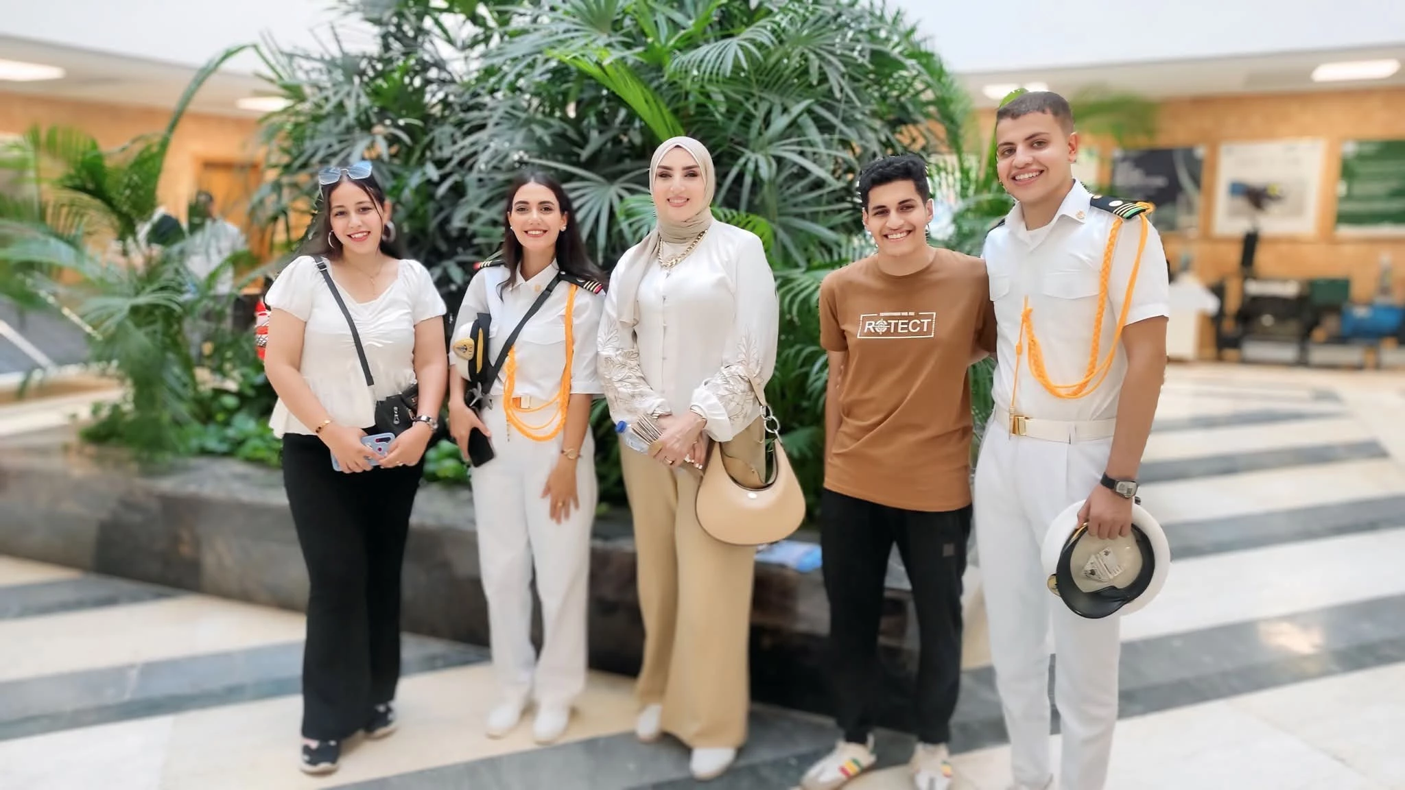 مشاركة طلاب وطالبات كلية تكنولوجيا المصايد والاستزراع المائي في اليوم المفتوح للتعريف بكليات الأكاديمية