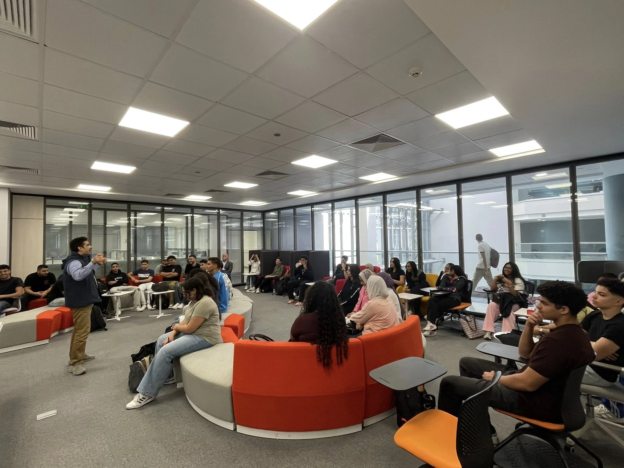 تعريف طلبة كلية العلاج الطبيعي بالأنشطه الطلابيه المختلفه في    فرع العلمين وكيفية المشاركه الفعاله و بأنشاء أسر طلابيه والمشاركه في أتحاد الطلبه