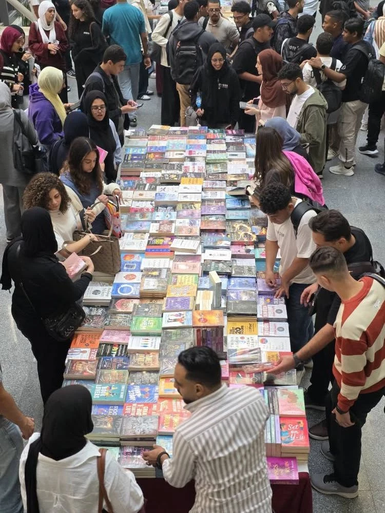 معرض الكتاب بفرع الأكاديمية في العلمين لدعم الثقافة والوعي الطلابي