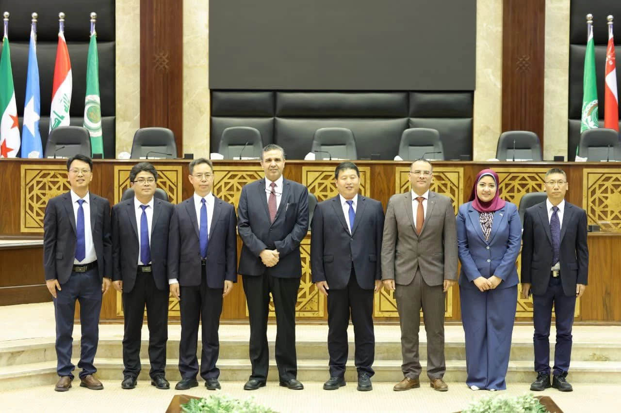 الأكاديمية العربية تستقبل رئيس الكلية التقنية المهنية لميناء تشينجداو بالصين