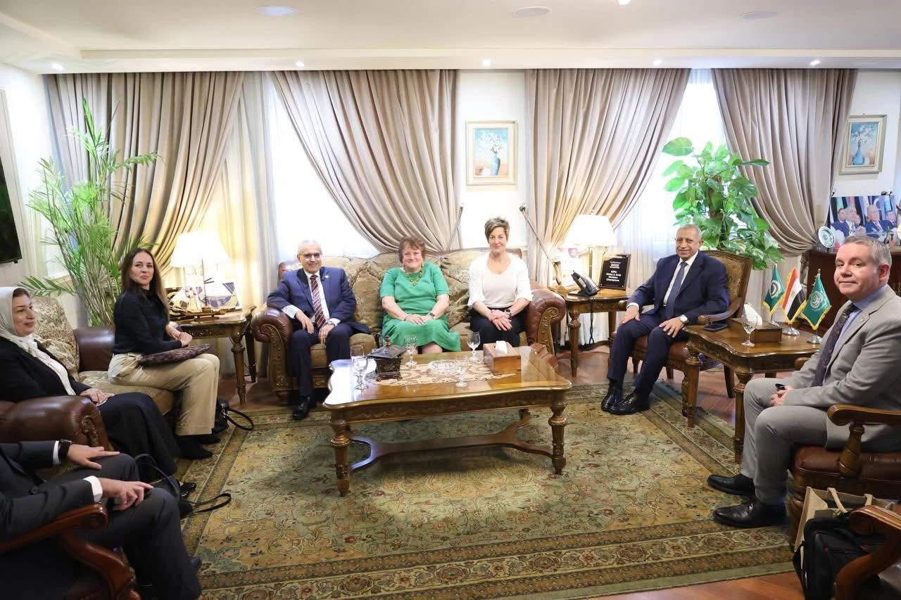 رئيس الأكاديمية العربية يبحث تعزيز التعاون العلمي مع جامعة لانكشاير البريطانية