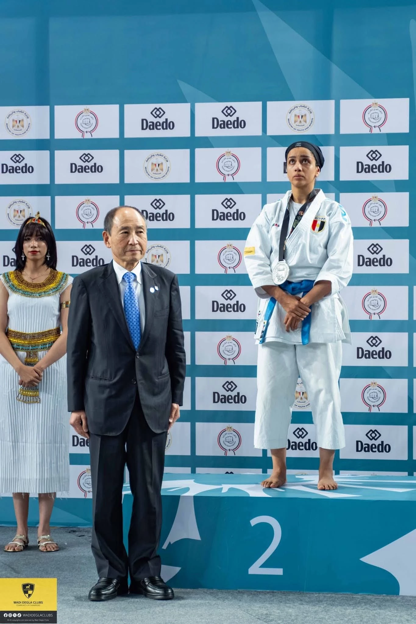 تهنئة من كلية النقل الدولي واللوجستيات – فرع جنوب الوادي للبطلة مروة أحمد حسين، خريجة الكلية