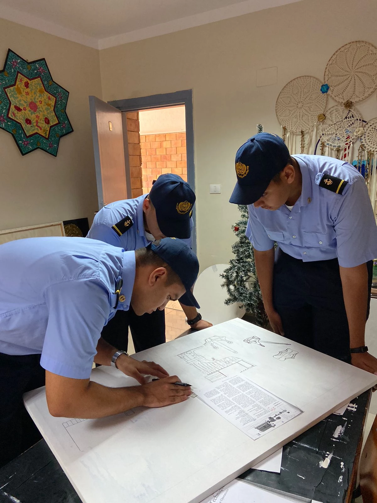 The Cultural and Social Activities Department in Abu Qir organized fine arts workshops to teach the basics of drawing, accessories, and beadwork to students of the Faculties of Maritime Transport and Fisheries and Aquaculture, in support of student creativity and honing artistic talents, during the past semester – on Tuesday, November 14, 202516