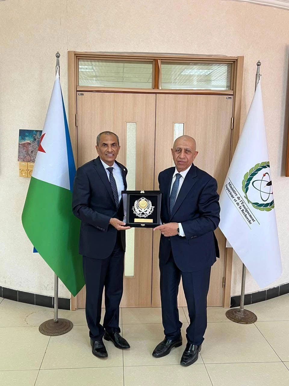 وزير التعليم العالي بجيبوتي يستقبل رئيس الأكاديمية العربية