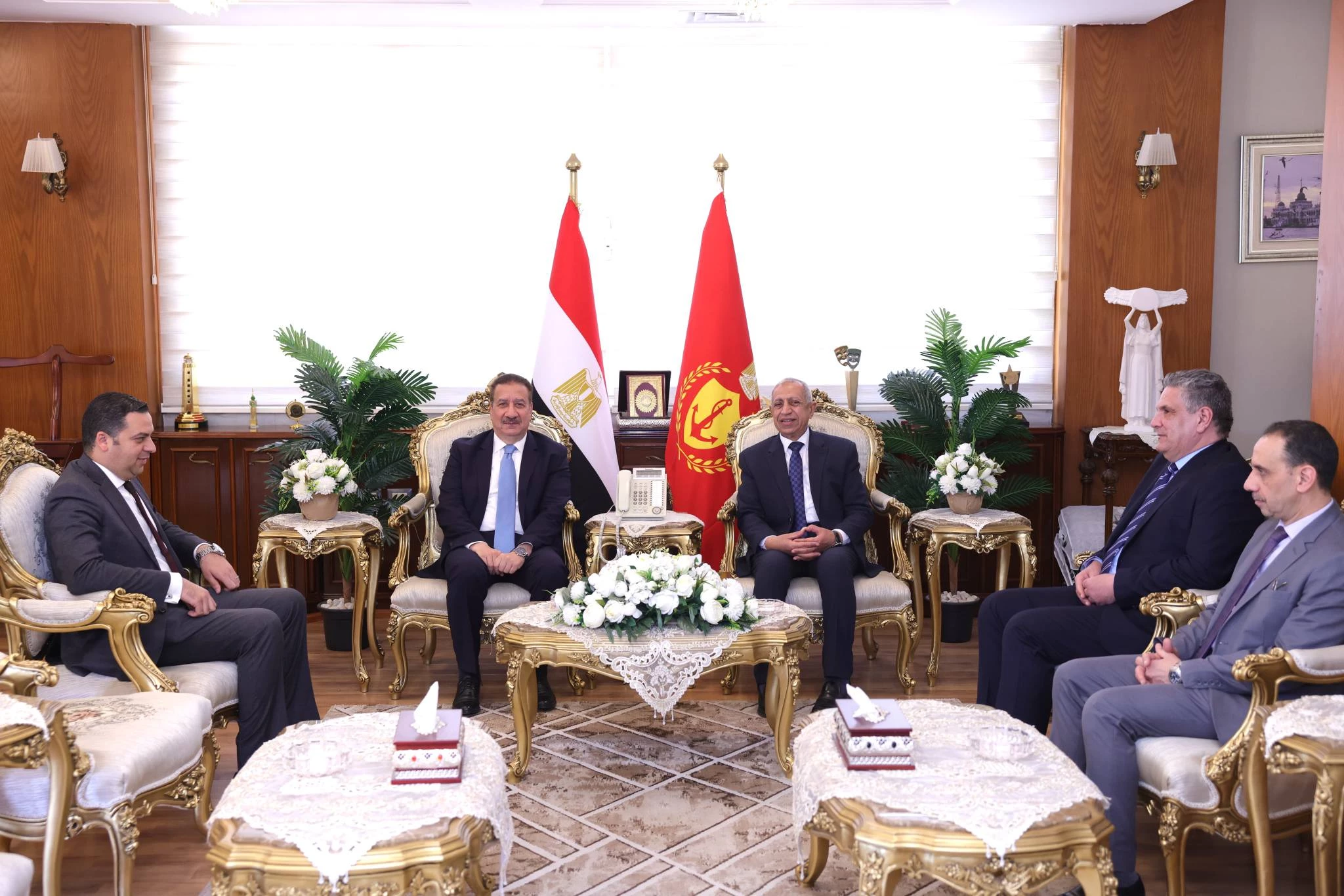 «محافظة بورسعيد» تستعين بخبرات «الأكاديمية العربية» لرسم هويتها البصرية.. بروتوكول تعاون وتنسيق ميداني سريع لتطوير الساحات والميادين بحي الشرق