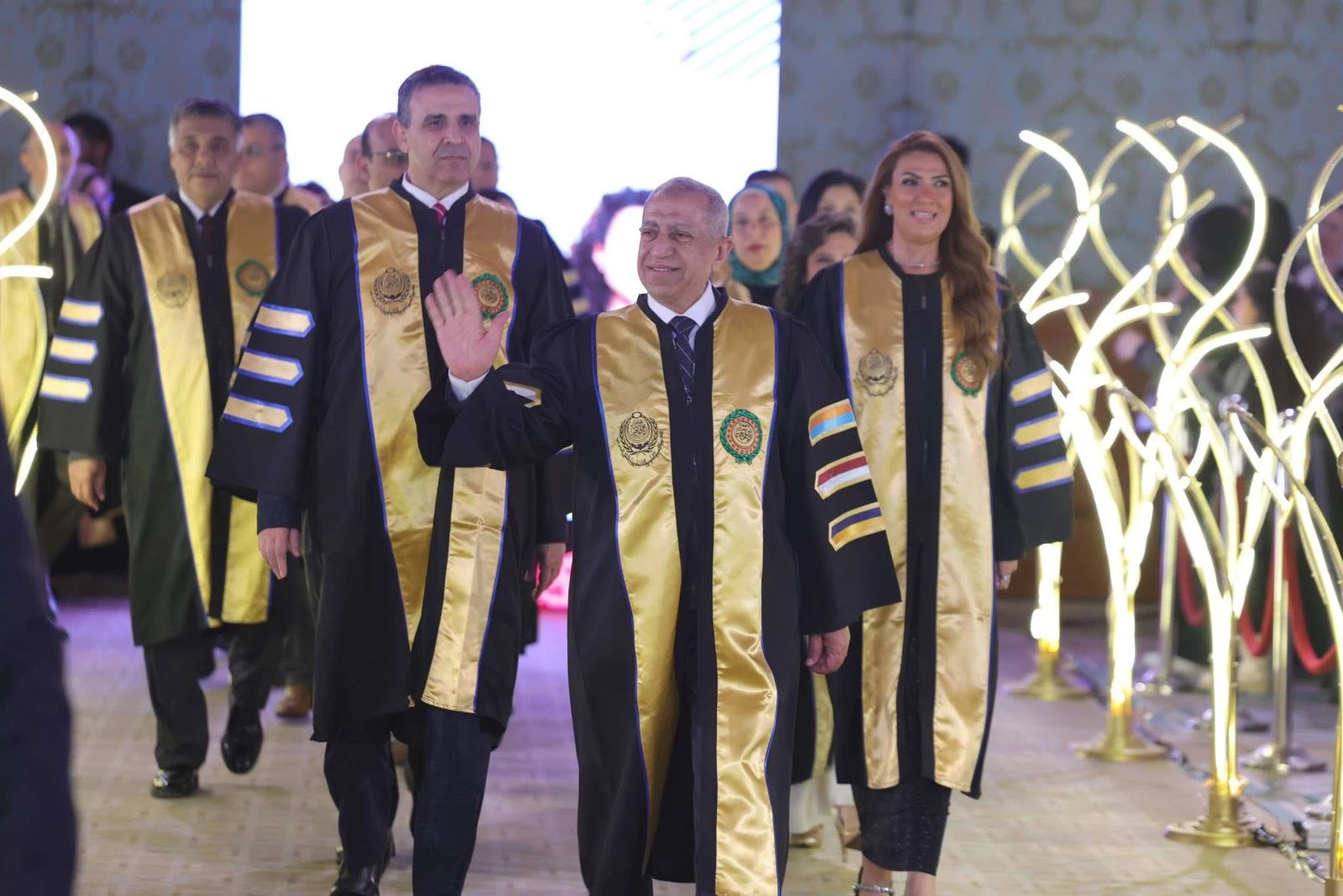 الأكاديمية العربية تحتفل بتخريج دفعة جديدة من حملة ماجستير إدارة الأعمال بالقرية الذكية