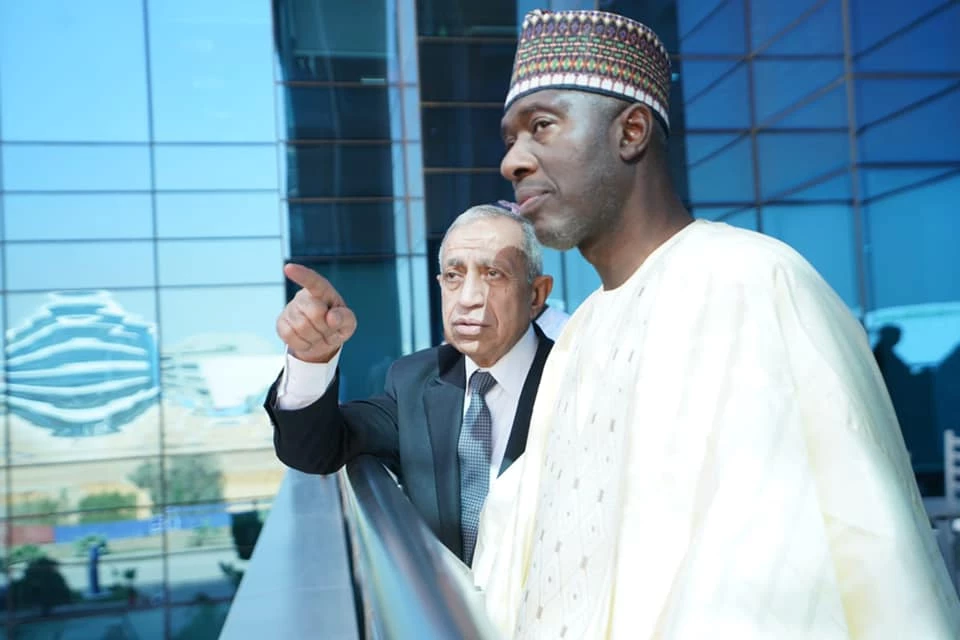 Professor/Dr. Ismail AbdelGhaffar Ismail Farag, the President of the Academy, met with Mr. Naura Aya Remi, the Ambassador of Nigeria to Cairo, and the accompanying delegation at his office in the Smart Village branch. The purpose of the meeting was to discuss opportunities for joint cooperation in research and academic fields.2