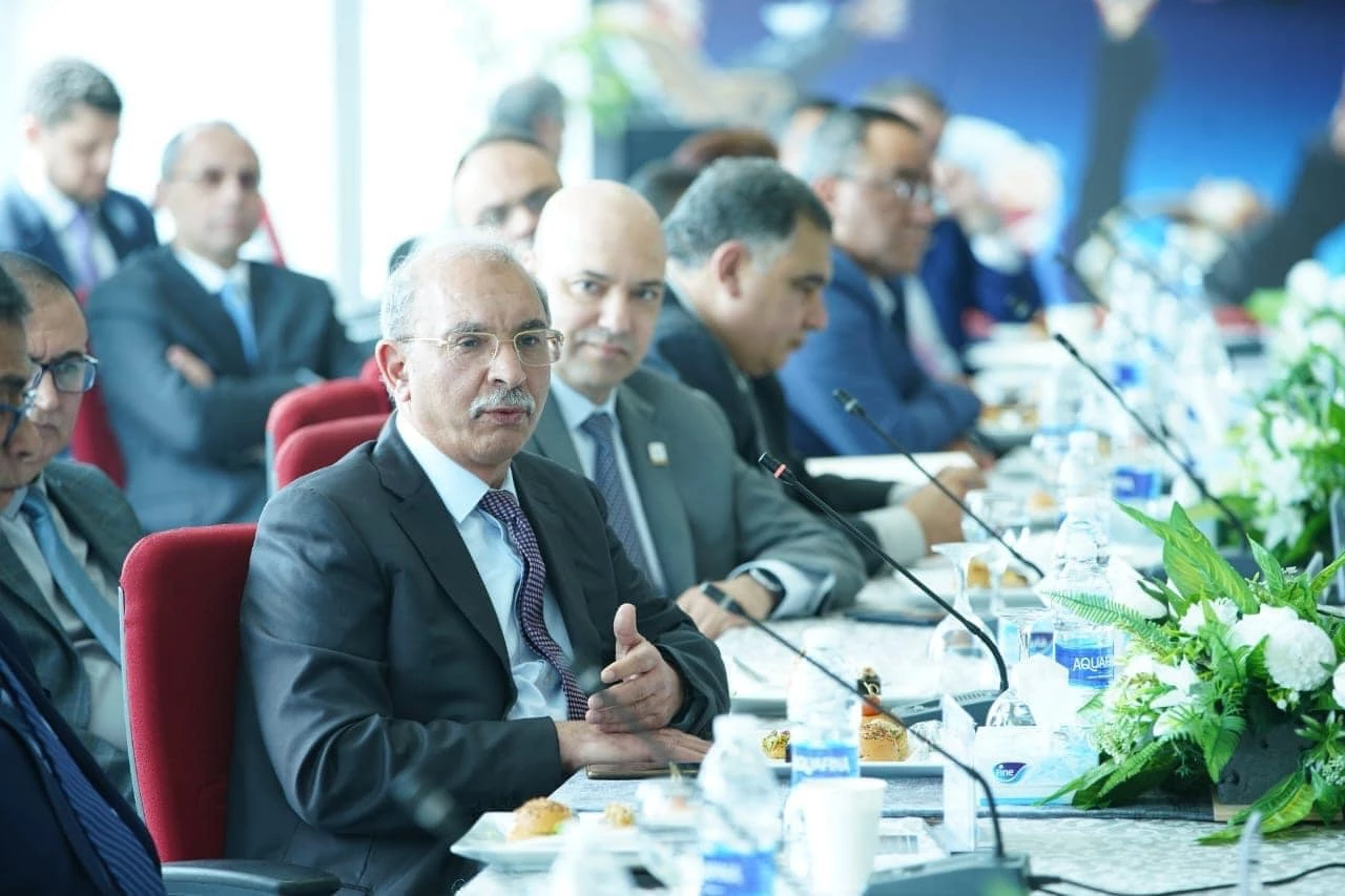 In line with its commitment to continuous development of educational services and bridging the gap between education and the demands of the job market and industry, Dr. Ismail Abdul Ghaffar, President of the Arab Academy for Science, Technology, and Maritime Transport, participates in the Industry Advisory Council Meeting at the College of Engineering and Technology in the Academy's Smart Village campus.6