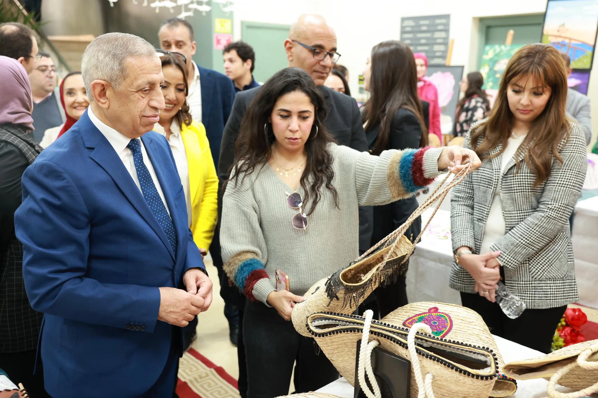 His Excellency Professor Dr., President of the Arab Academy for Science, Technology and Maritime Transport, opened the closing ceremony of activities and the exhibition of fine arts and handicrafts for students of the Faculties of Management, Technology, Language and Media in Miami on: 1/4/20247