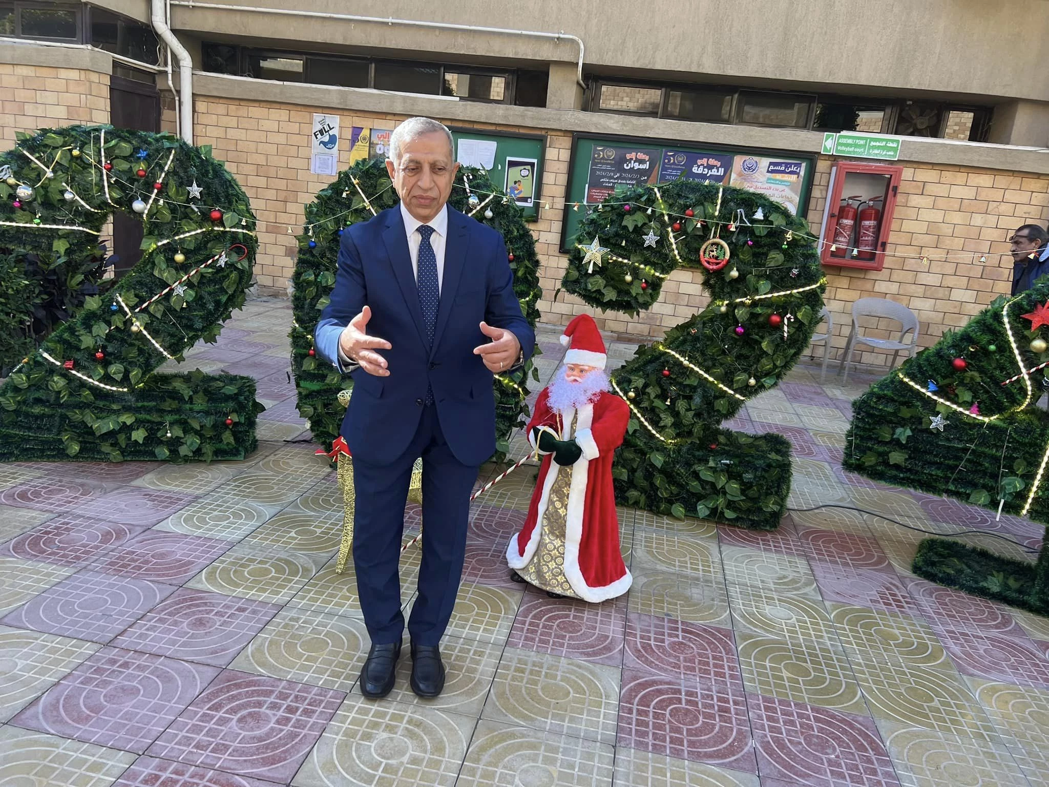 His Excellency Professor Dr., President of the Arab Academy for Science, Technology and Maritime Transport, opened the closing ceremony of activities and the exhibition of fine arts and handicrafts for students of the Faculties of Management, Technology, Language and Media in Miami on: 1/4/20245