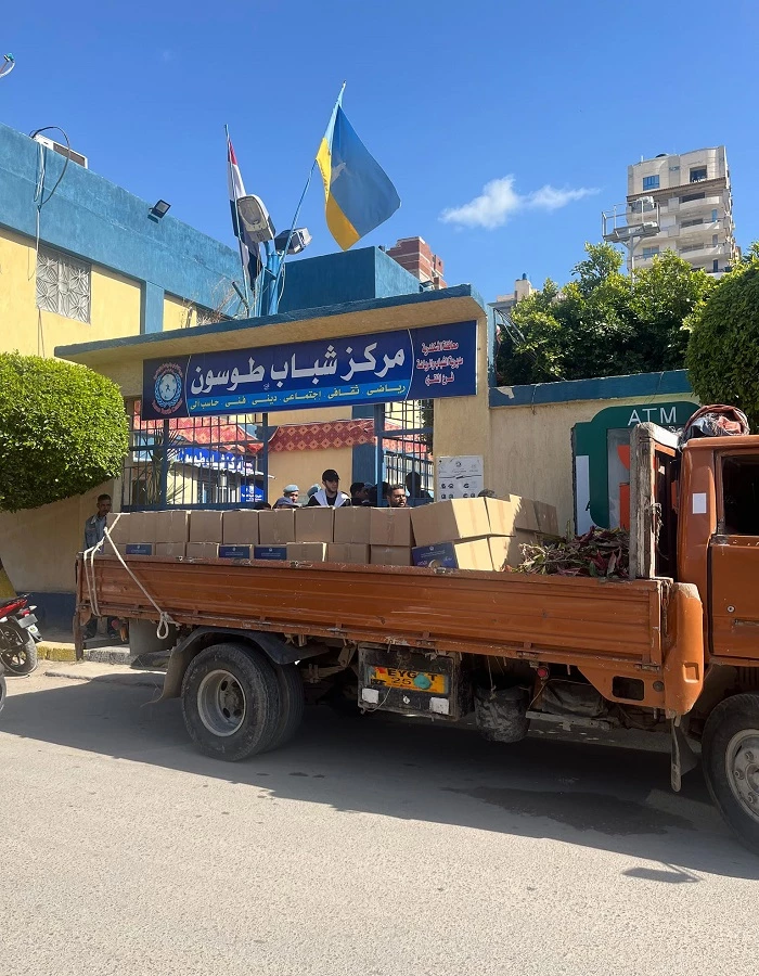 The Deanship of Student Affairs gathered and mobilized students from all students to distribute Ramadan boxes to the people working at Target and cleaning companies, as well as the distribution at the Abu Qir Youth Center on 3/12/2024.8